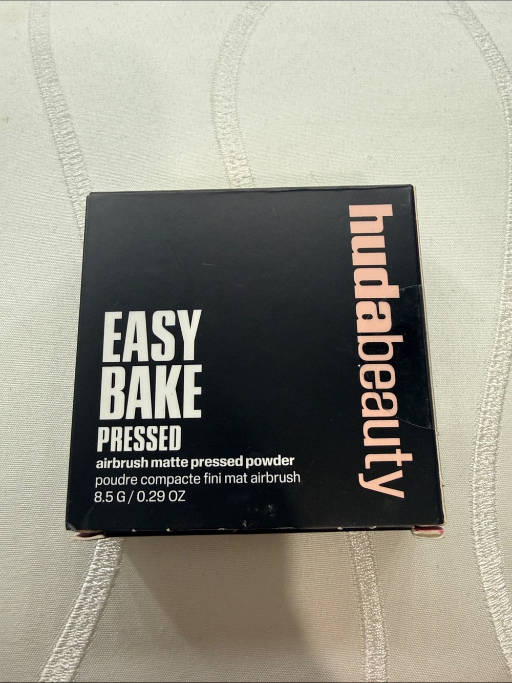 HUDA BEAUTY Easy Bake Pressed Powder Compact